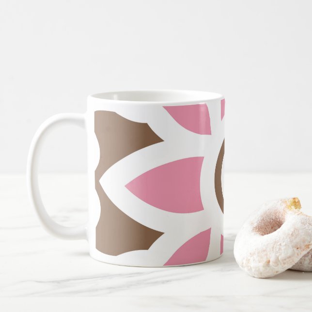 Taza De Café una flor rosa de fondo marrón (Con donut)