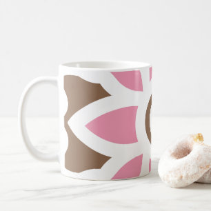 Taza De Café una flor rosa de fondo marrón