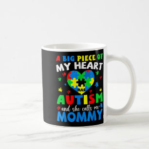 Taza De Café Una gran parte del corazón tiene autismo y llama m