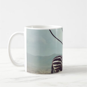 Taza De Café Una imagen surrealista de una cebra y dos de su sa