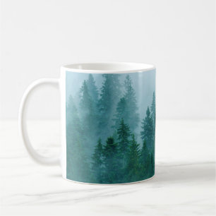 Taza De Café Una mañana fría en el Parque Nacional de Ceahlau,