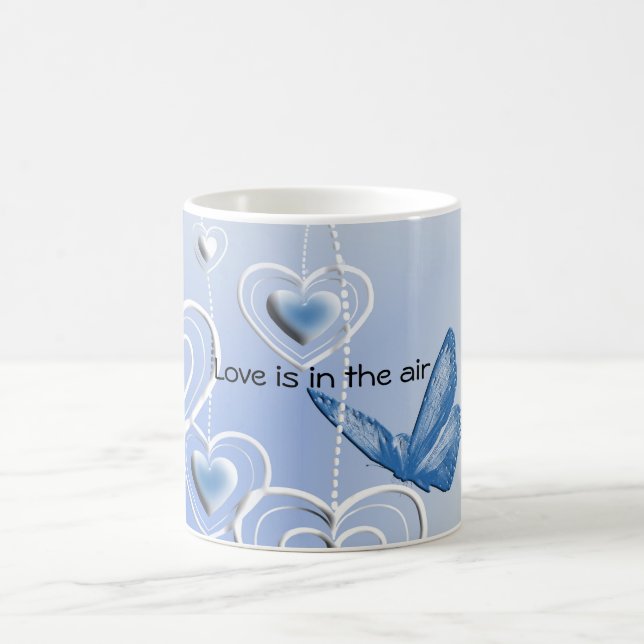 Taza De Café Una mariposa y corazones (Centro)