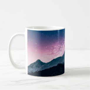 Taza De Café Una montaña con un hermoso paisaje, noche, nieve