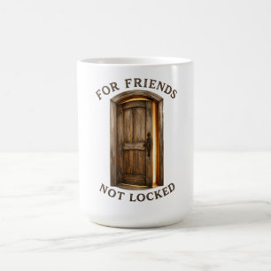 Taza De Café Una puerta de madera envejecida.