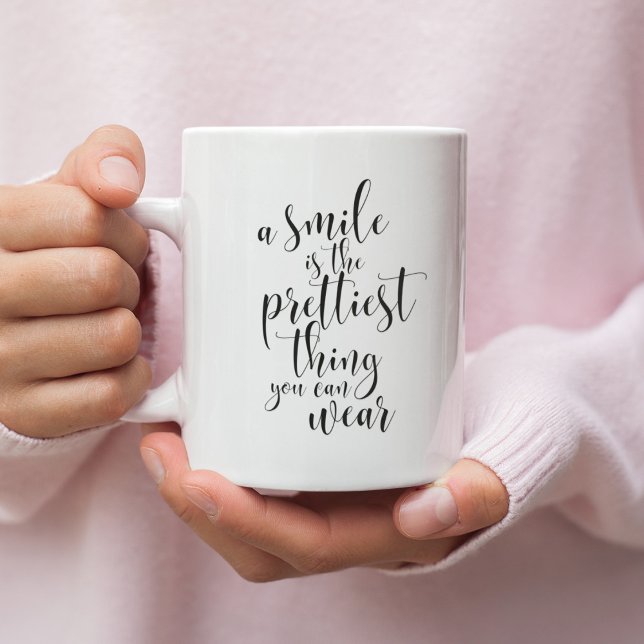 Taza De Café Una sonrisa es lo más bonito que puedes usar (Subido por el creador)