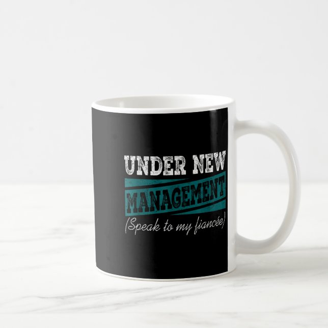 Taza De Café Under New Management Speak To My Fiance Engagement (Derecha)