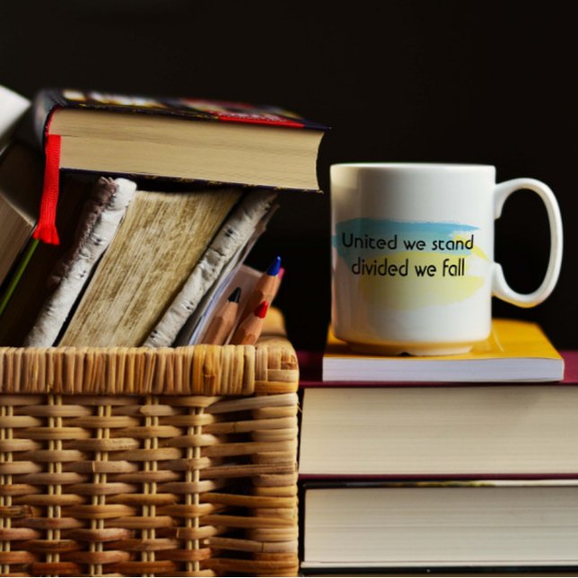 Taza De Café Unidos estamos citando a Ucrania azul amarilla (Subido por el creador)
