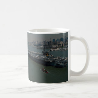 Taza De Café USS John F. Kennedy", el Hudson R de Nueva York
