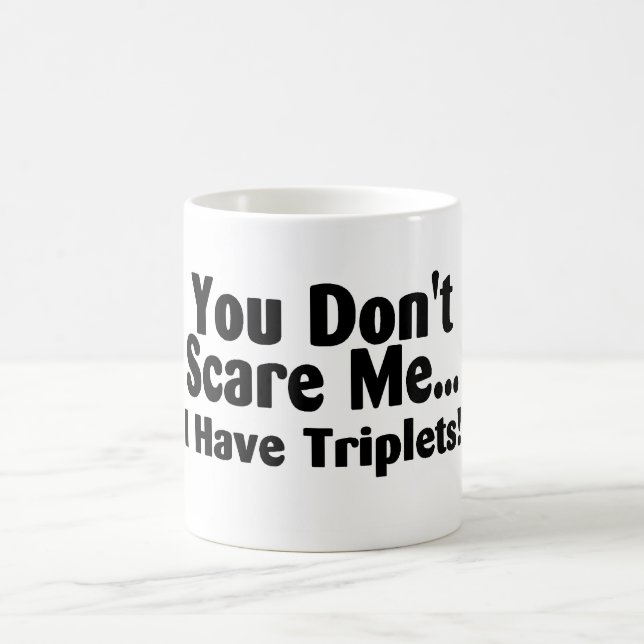 Taza De Café Usted no me asusta que tengo tríos (Centro)