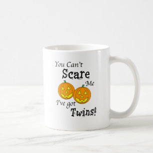 Taza De Café Usted no puede asustarme los gemelos - calabazas