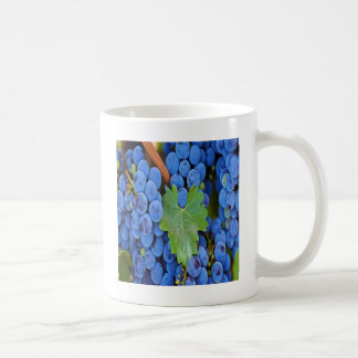 Taza De Café Uvas en un vino