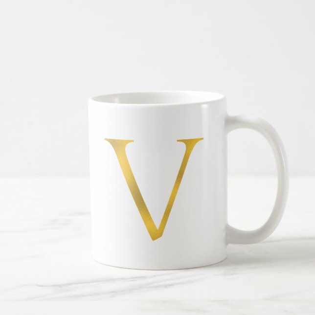 Taza De Café V | Letra blanca y dorada Mug (Derecha)