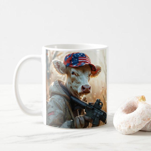 Taza De Café Vaca Guay MAGA con arma y camuflaje AMÉRICA (Con donut)