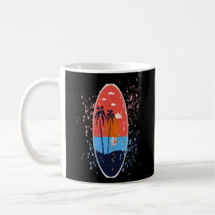 Taza De Café Vacaciones frente a la playa de verano
