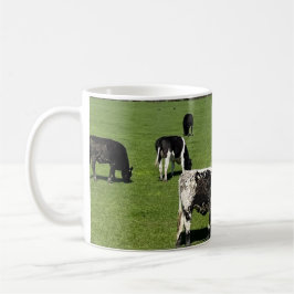 Taza De Café Vacas negras y blancas en el campo de Irlanda