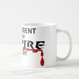 Taza De Café Vampiro del estudiante de Derecho por noche