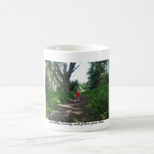 Taza De Café Vaya audazmente, airosamente, y siga el yo…