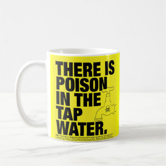 Taza De Café veneno en el agua del grifo