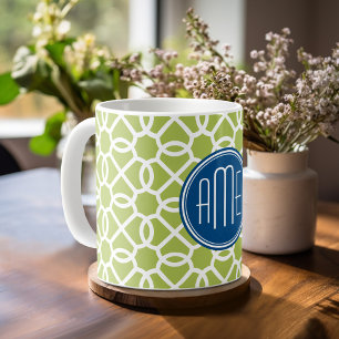 Taza De Café Verde lima y monogramas geométricos azules del