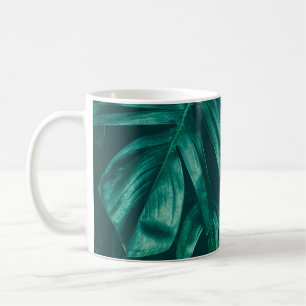 Taza De Café Verde oscuro, follaje de la selva tropical.