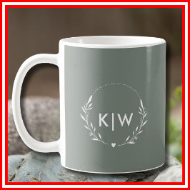 Taza De Café Verde Salvia y Blanco | Monograma de Iniciales Mod