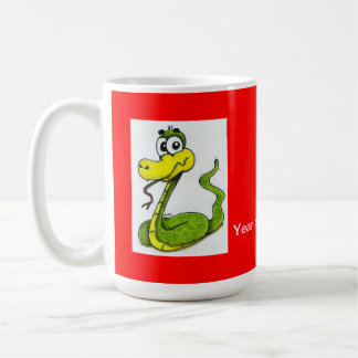 Taza de café verde y amarilla de la serpiente