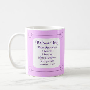 Taza De Café Verso de la Biblia Baby Shower en blanco y púrpura