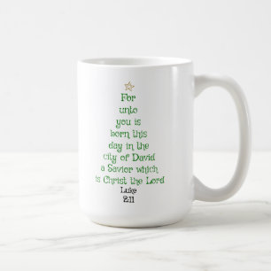Taza De Café Verso de las Escrituras de Árbol de Navidad (Luke 