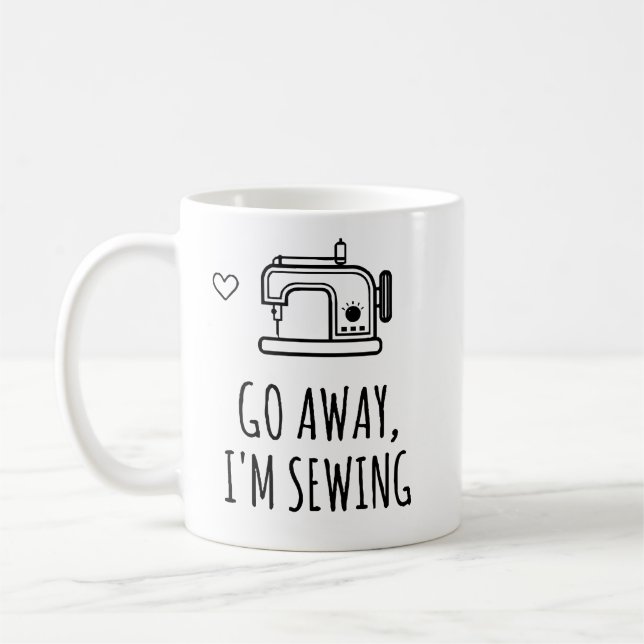 Taza De Café Vete, estoy cosiendo, masticando divertida, regalo (Izquierda)