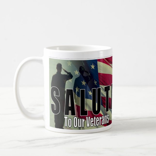 Taza De Café Veteranos (A dynamic close-up of a coffee mug featuring a bold design that reads 'SALUTE To Our Veterans.)