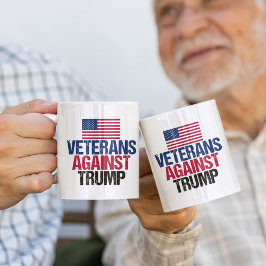 Taza De Café Veteranos contra Trump