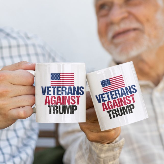 Taza De Café Veteranos contra Trump (Subido por el creador)