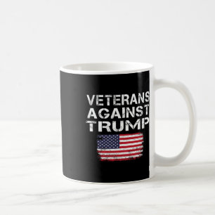 Taza De Café Veteranos en contra de Trump Tee Vets militares en