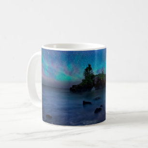 Taza De Café Vía láctea sobre la roca holgada