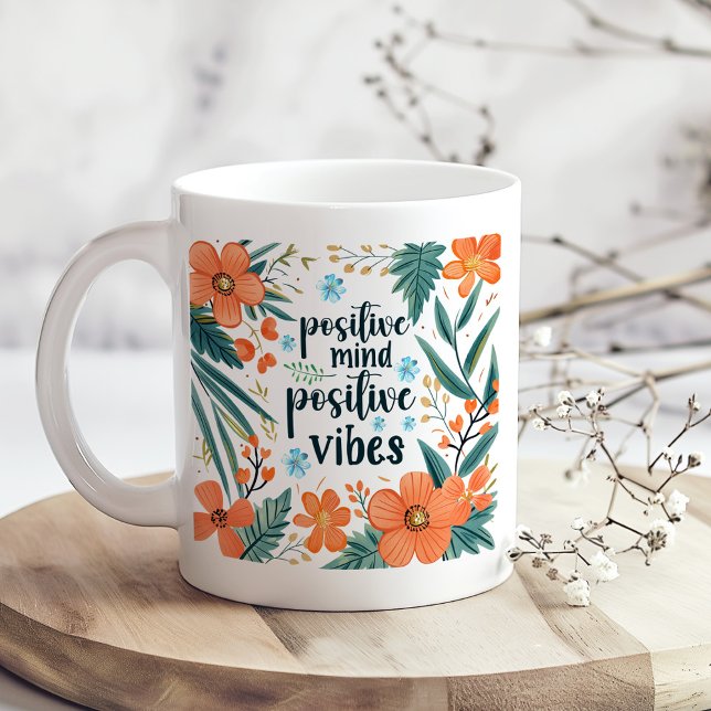 Taza De Café "Vibes positivas de la mente" Naranja floral ("Positive Mind Positive Vibes" Orange Floral Coffee Mug on a boho kitchen table with dry flowers)
