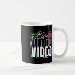 Taza De Café Vibraciones de primer grado maestro estudiante 1er