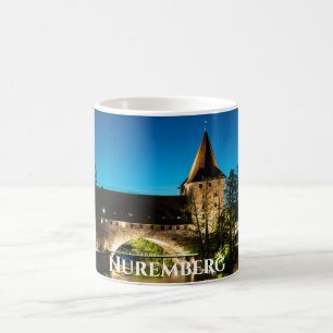 Taza De Café Viejo puente medieval de noche en Nuremberg