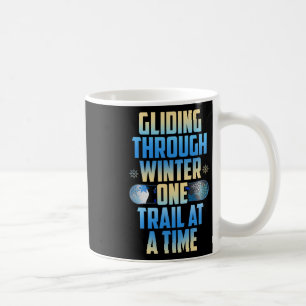 Taza De Café Viendo El Invierno Un Camino A La Vez