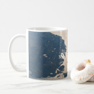 Taza De Café Vigas Sunglint frente al lago Michigan