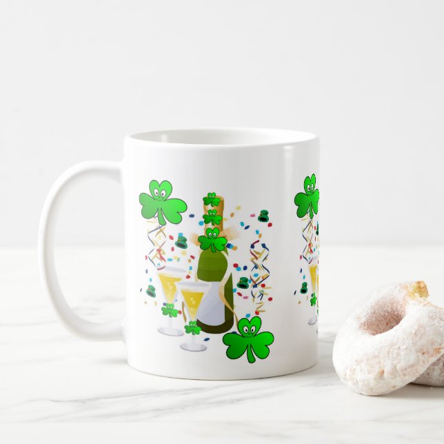 Taza De Café Vino de Shamrock en el Día de San Patricio (Con donut)
