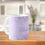 Taza De Café Violet lavender purpurina polvo nombre guión elega<br><div class="desc">Fondo violeta de color lila con polvo falso purpurina. Personalice y agregue un nombre. El nombre está escrito con una escritura de estilo moderno y elegante con letras a mano.</div>