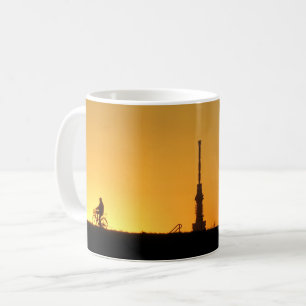 Taza De Café Vista del árbol del cielo de Tokio: postal del Riv