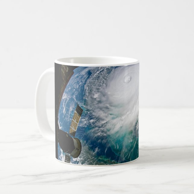 Taza De Café Vista Del Huracán Dorian. (Anverso izquierdo)