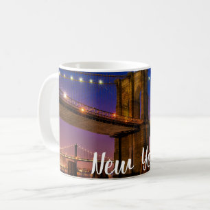 Taza De Café Vista nocturna panorámica del puente de Brooklyn