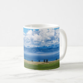 Taza De Café Vista panorámica del lago y las montañas de Mongol