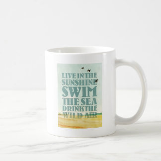 Taza De Café Viva en la sol