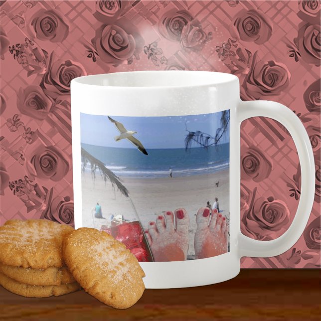 TAZA DE CAFÉ VIVE UNA PLAYA (beach scene, relaxing view.)