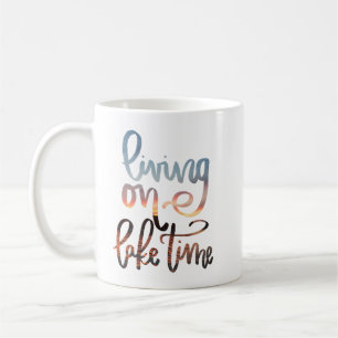 Taza De Café Viviendo en el tiempo del lago