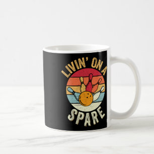 Taza De Café Viviendo En Un Depuesto Gracioso Equipo De Bowler