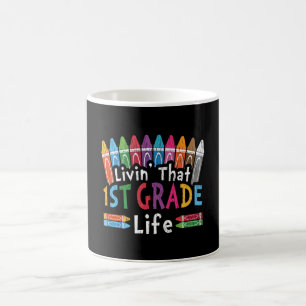 Taza De Café Viviendo la vida de 1er grado Crayón de vuelta a l